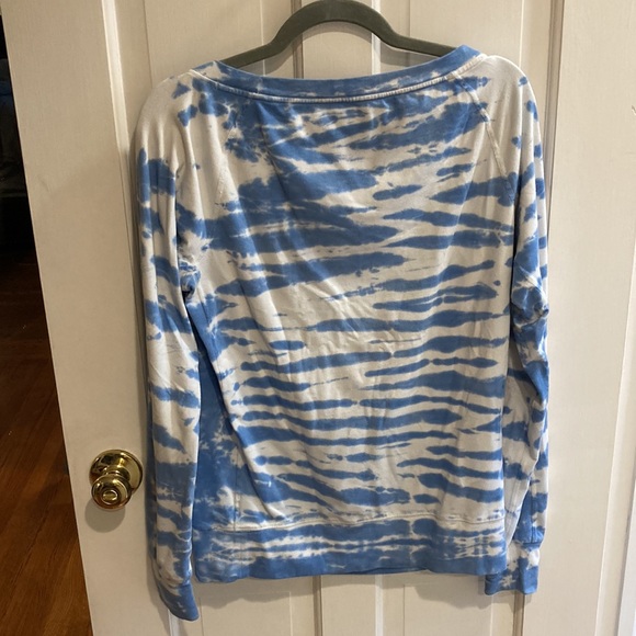 Nike Dri fit Small long sleeve shirt. EUC - Picture 4 of 4